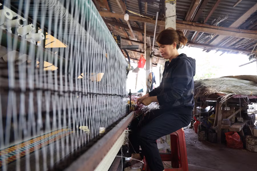 Từ thế kỷ XVII đến đầu thế kỷ XX, cùng với sự sầm uất của thương cảng Thu Xà, nghề dệt chiếu có quãng thời gian buôn bán hưng thịnh.