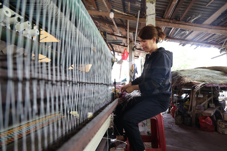 Từ thế kỷ XVII đến đầu thế kỷ XX, cùng với sự sầm uất của thương cảng Thu Xà, nghề dệt chiếu có quãng thời gian buôn bán hưng thịnh. Từ thế kỷ XVII đến đầu thế kỷ XX, cùng với sự sầm uất của thương cảng Thu Xà, nghề dệt chiếu có quãng thời gian buôn bán hưng thịnh.