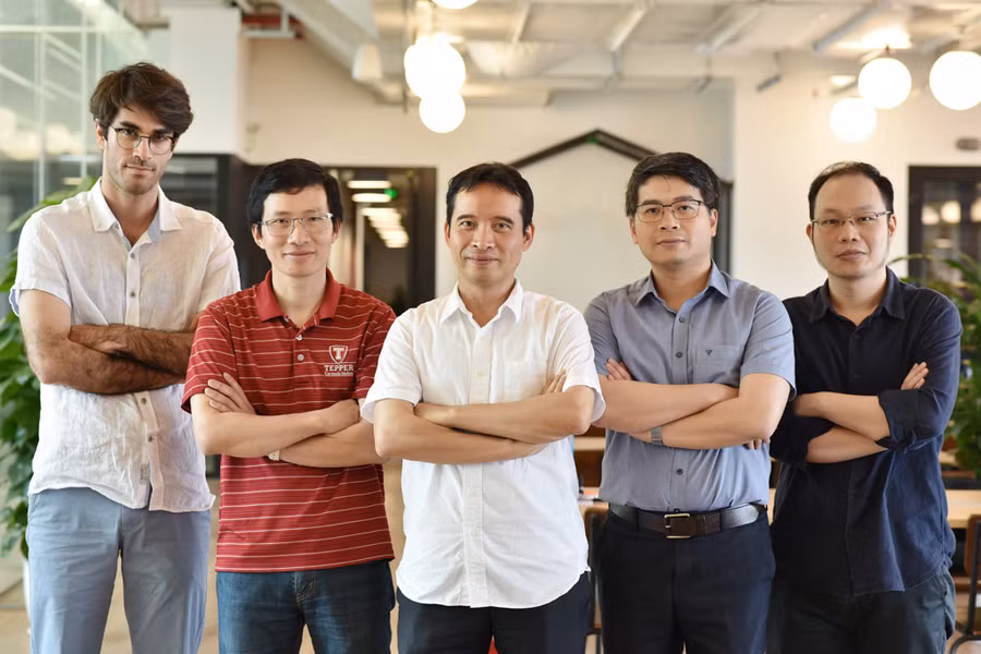 Đội ngũ các chuyên gia của VinAI Research có 3 người đến từ thung lũng Silicon, 3 người từng được giải Toán quốc tế