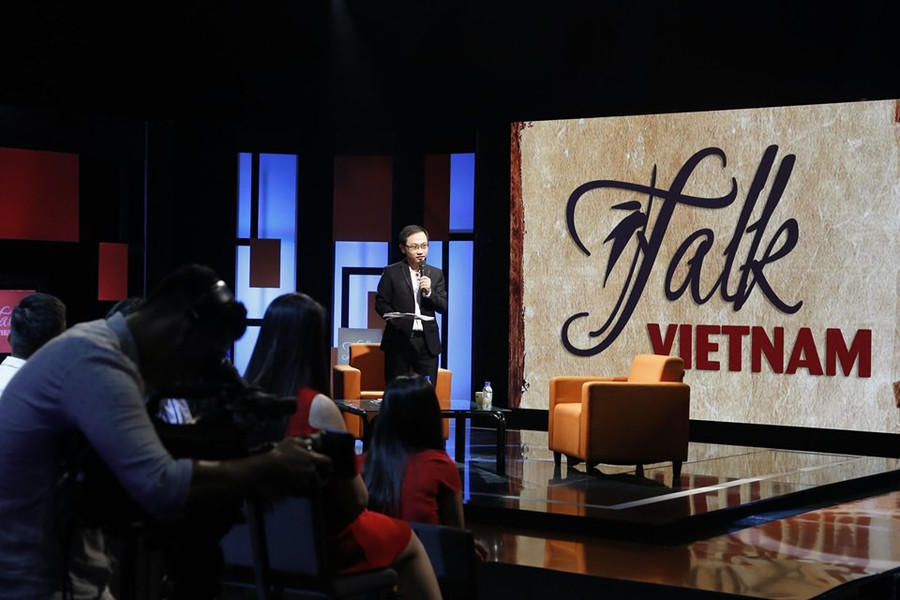 Thông tin cực hiếm về chú rể của MC Phí Linh: Phó trưởng phòng tiếng Anh, người đứng sau nhiều show đỉnh của VTV - Ảnh 9. Thông tin cực hiếm về chú rể của MC Phí Linh: Phó trưởng phòng tiếng Anh, người đứng sau nhiều show đỉnh của VTV - Ảnh 9.