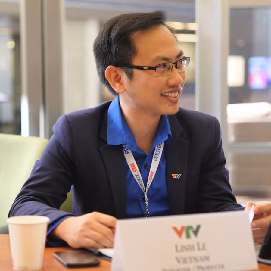 Thông tin cực hiếm về chú rể của MC Phí Linh: Phó trưởng phòng tiếng Anh, người đứng sau nhiều show đỉnh của VTV - Ảnh 1.