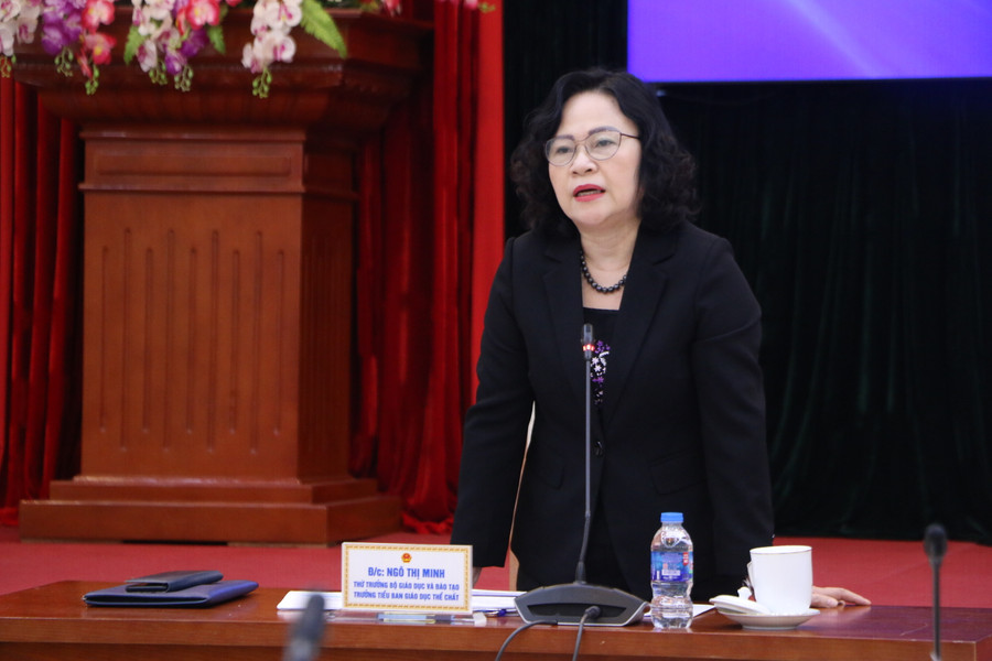 Thứ trưởng Ngô Thị Minh phát biểu khai mạc phiên họp.