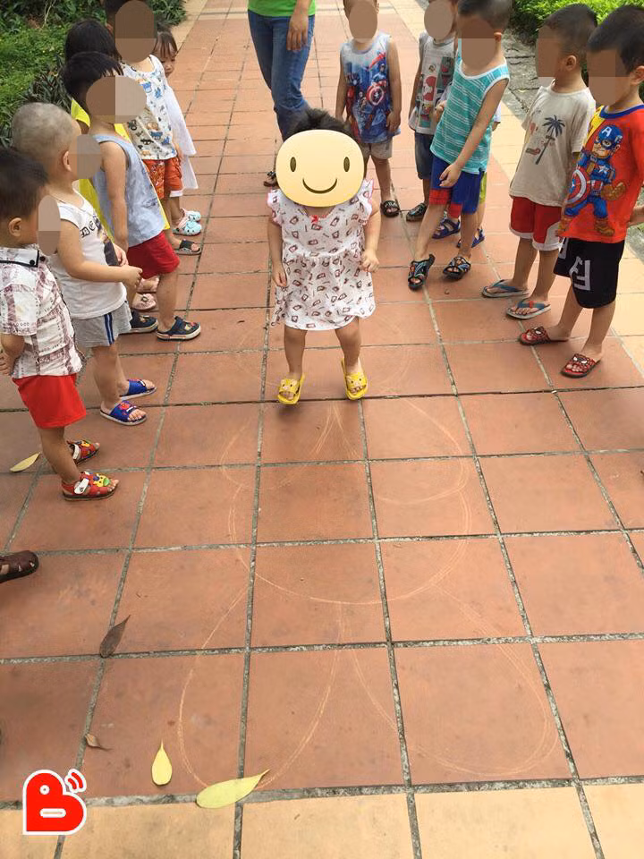 Thanh niên 24 tuổi lên mạng than vãn sáng nào cũng đưa cả mẹ cả con đi học, tuổi thật cô vợ được hé lộ khiến ai nấy giật mình-2