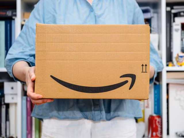 Thực hiện hàng triệu đơn hàng quốc tế mỗi giờ, song Amazon vẫn để lọt nhiều lỗ hổng và bị kẻ gian khai thác.