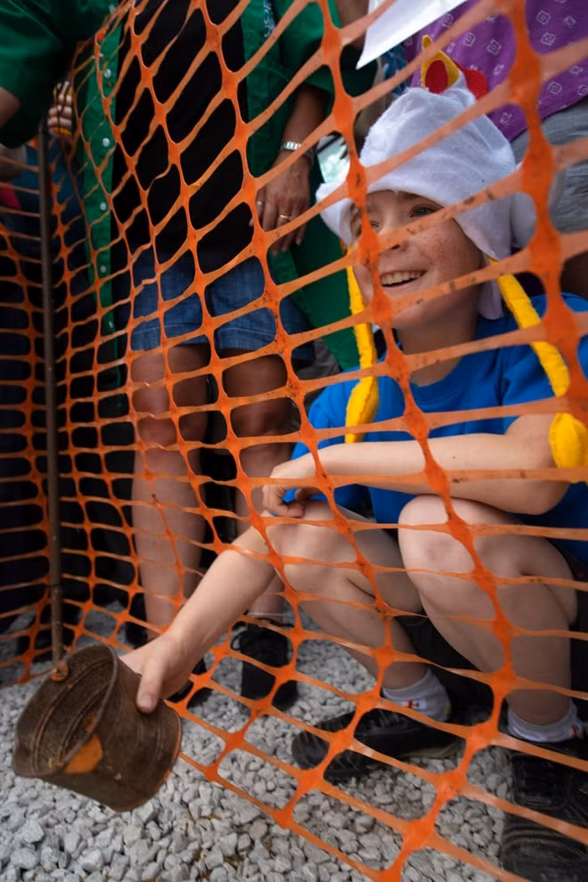 Xem gà “so găng” tại giải vô địch đua gà mái thế giới ảnh 5