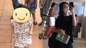 Vợ và con của chàng trai đều trong tuổi... đi học. 