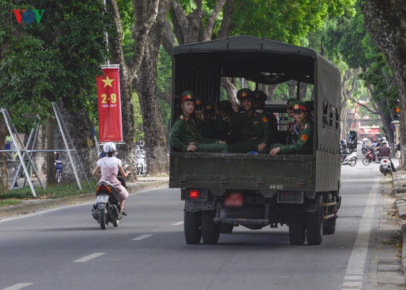 Người lao động đi làm ngày nghỉ lễ 2/9 sẽ được hưởng 400% lương. Ảnh: Bình Minh.