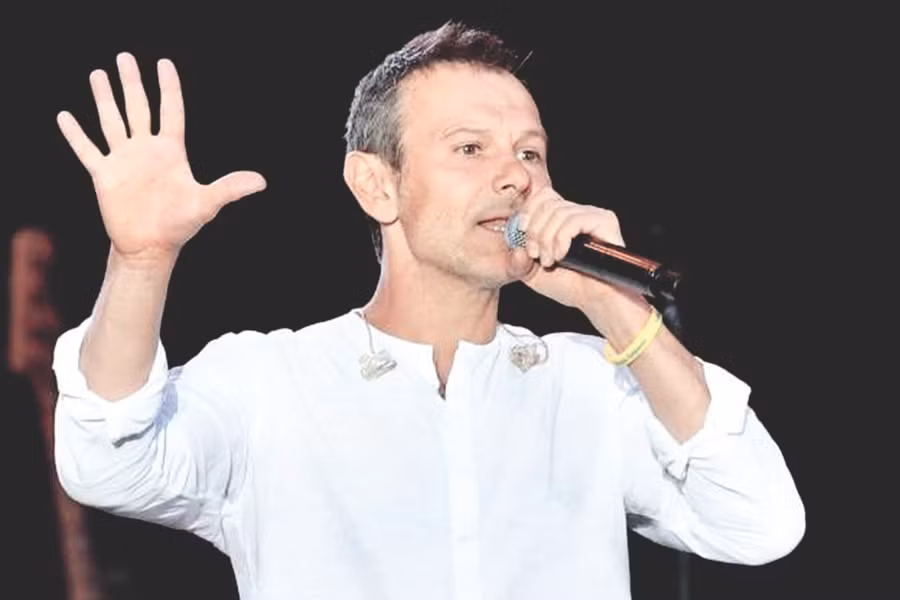 Ca sĩ nhạc rock Svyatoslav Vakarchuk, lãnh đạo đảng “Tiếng nói” Ca sĩ nhạc rock Svyatoslav Vakarchuk, lãnh đạo đảng “Tiếng nói”