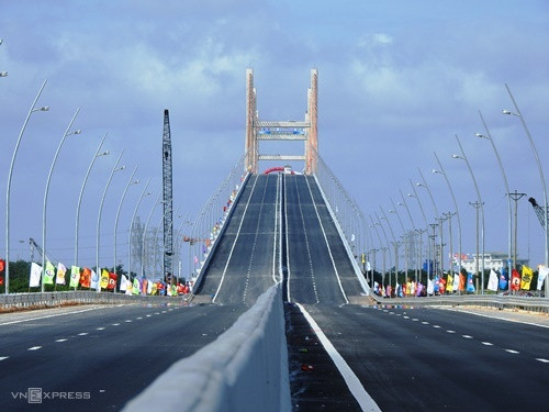 Cầu Bạch Đằng (Quảng Ninh).Ảnh: Minh Cương Cầu Bạch Đằng (Quảng Ninh). Ảnh: Minh Cương