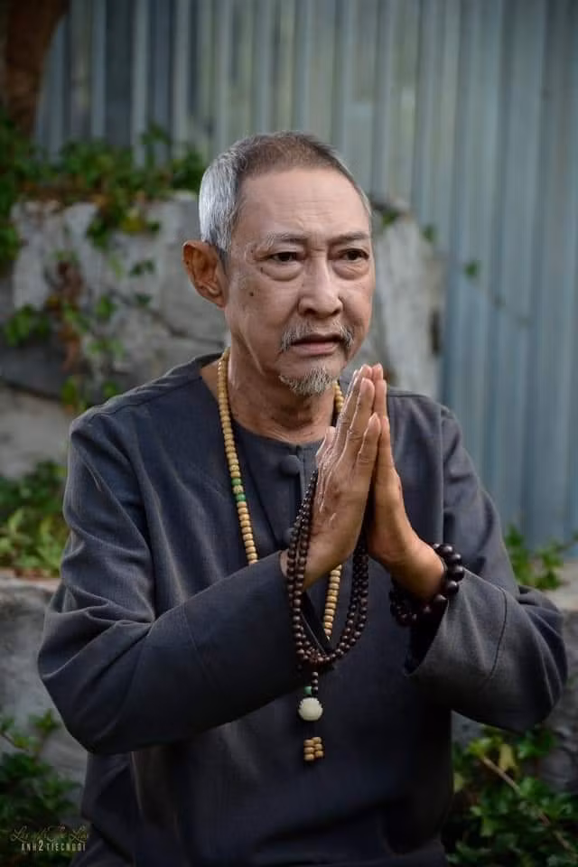 Con gái nghệ sĩ Lê Bình nghẹn ngào tiết lộ di vật cuối cùng của ba ảnh 1