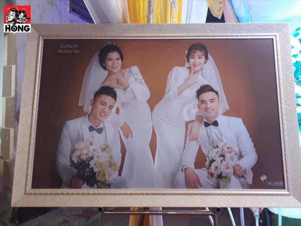 2 cặp cô dâu - chú rể này được nhận xét đều là những “trai tài gái sắc”.