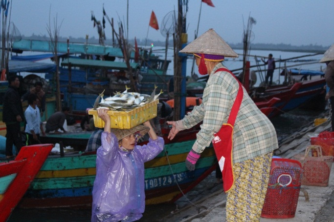 Đây là nguồn sống của những người phụ nữ sống gần biển. Ảnh T.G Đây là nguồn sống của những người phụ nữ sống gần biển. Ảnh T.G