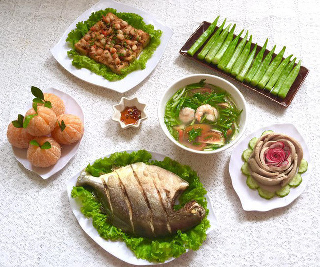 Không chỉ có vậy, bữa cơm còn đảm bảo đủ đầy dinh dưỡng và sắp xếp hợp lý.