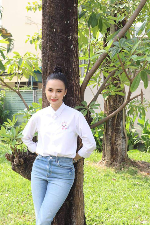 Chán style "gái hư" Angela Phương Trinh mặc kiểu "gái ngoan" được khen tới tấp hình ảnh 8 chan style "gai hu" angela phuong trinh mac kieu "gai ngoan" duoc khen toi tap hinh anh 8