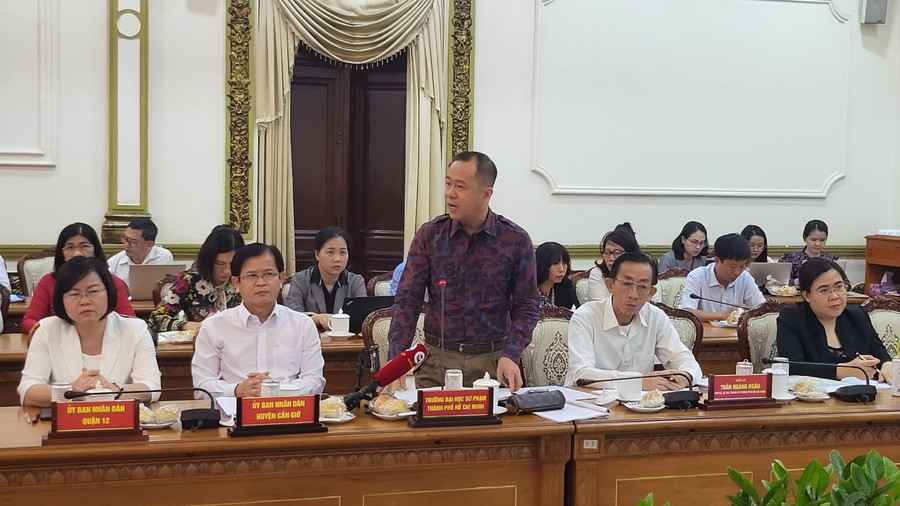 GS Huỳnh Văn Sơn, Hiệu trưởng Trường ĐH Sư phạm TPHCM nêu kiến nghị các giải pháp đào tạo giáo viên tại hội nghị.