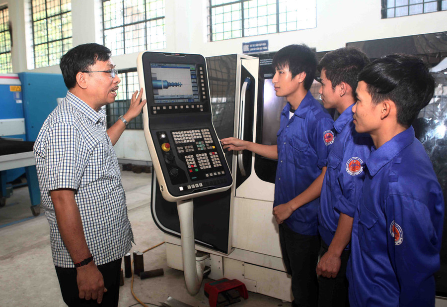 ĐH SPKT Vinh phấn đấu trở thanh trường trọng điểm quốc gia về đào tạo giáo viên dạy nghề và nhân lực kỹ thuật chất lượng cao ĐH SPKT Vinh phấn đấu trở thanh trường trọng điểm quốc gia về đào tạo giáo viên dạy nghề và nhân lực kỹ thuật chất lượng cao