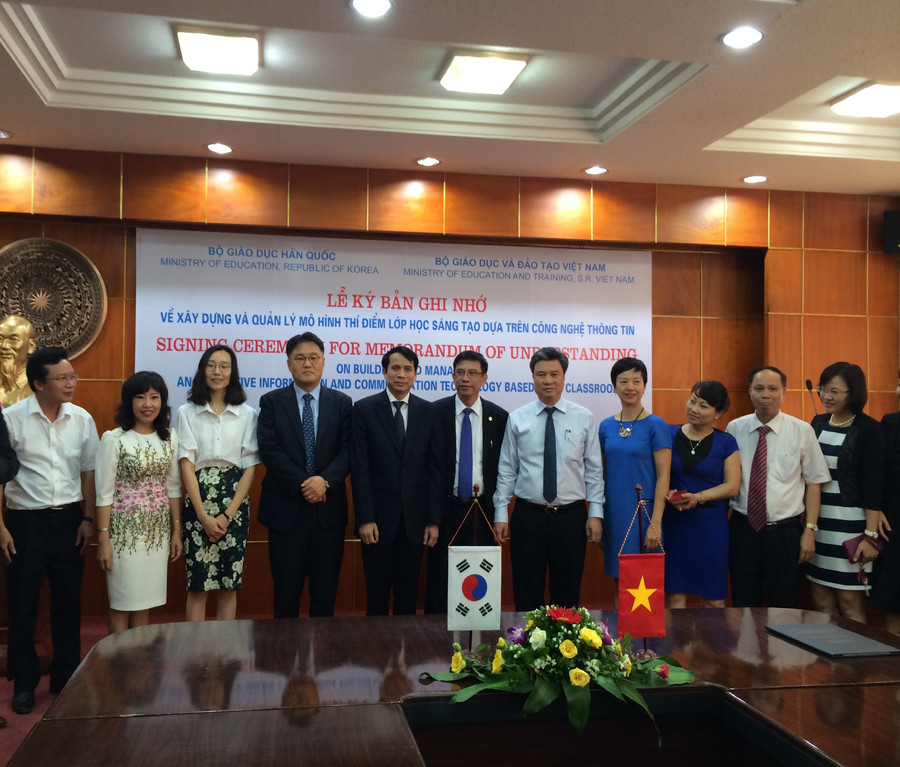 Lễ kí kết về việc xây dựng lớp học sáng tạo ứng dụng CNTT kiểu mới (ICT classroo) đặt tại Trường THPT Cầu Giấy giữa Bộ GD&ĐT Việt Nam với Bộ GD Hàn Quốc Lễ kí kết về việc xây dựng lớp học sáng tạo ứng dụng CNTT kiểu mới (ICT classroo) đặt tại Trường THPT Cầu Giấy giữa Bộ GD&ĐT Việt Nam với Bộ GD Hàn Quốc