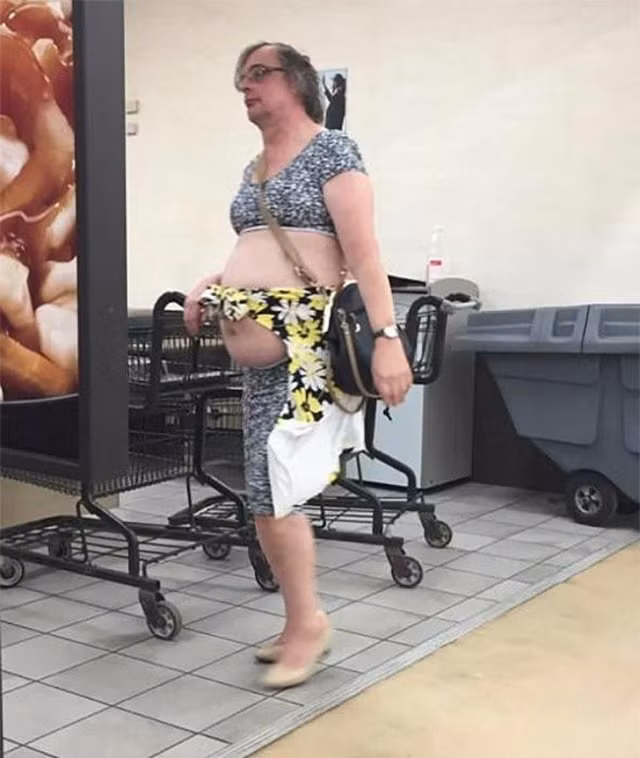 Khi thời trang bị biến thành tội ác khiến người khác phải bịt mắt quay lưng, lập tức bỏ chạy - Hình 2