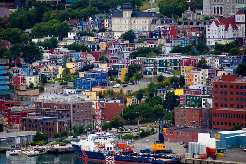 St. John’s, Canada: St.John là một trong những thành phố lâu đời nhất ở Canada, với truyền thống lịch sử phong phú. Nơi đây là một thành phố tuyệt đẹp. Nó là một nơi tuyệt đẹp, với kiến trúc đáng kinh ngạc và là một trong những nơi đầy màu sắc nhất trên thế giới. Ở đoạn đường “Jellybean Row”, các ngư dân thường sơn tường nhà màu tươi sáng để mọi người có thể dễ quan sát thấy chúng từ biển. St. John’s, Canada: St.John là một trong những thành phố lâu đời nhất ở Canada, với truyền thống lịch sử phong phú. Nơi đây là một thành phố tuyệt đẹp. Nó là một nơi tuyệt đẹp, với kiến trúc đáng kinh ngạc và là một trong những nơi đầy màu sắc nhất trên thế giới. Ở đoạn đường “Jellybean Row”, các ngư dân thường sơn tường nhà màu tươi sáng để mọi người có thể dễ quan sát thấy chúng từ biển.