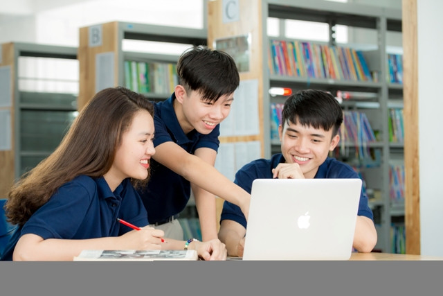 Học sinh của Hệ thống Trường quốc tế song ngữ Học viện Anh quốc (UK Academy) trong giờ tự học ở thư viện trường chuẩn 5 sao. Học sinh của Hệ thống Trường quốc tế song ngữ Học viện Anh quốc (UK Academy) trong giờ tự học ở thư viện trường chuẩn 5 sao.