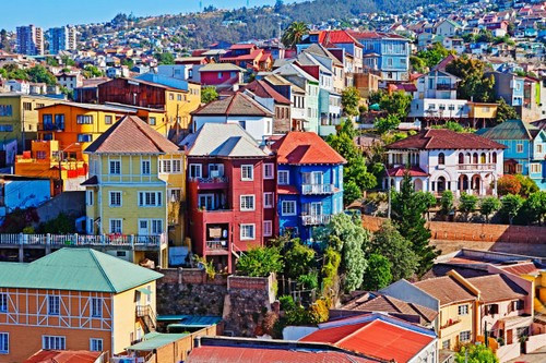 Valparaiso, Chile: Thành phố cảng này là trung tâm lịch sử của Chile, với rất nhiều viện bảo tàng, nhà thờ và các tòa nhà cổ. Những bức tường màu sắc thể hiện sự sáng tạo của người dân nơi đây. Valparaiso, Chile: Thành phố cảng này là trung tâm lịch sử của Chile, với rất nhiều viện bảo tàng, nhà thờ và các tòa nhà cổ. Những bức tường màu sắc thể hiện sự sáng tạo của người dân nơi đây.