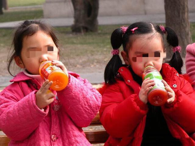 Bé gái 4 tuổi cao 1m3, cả nhà vô cùng tự hào, đến khi bác sĩ tiết lộ sự thật khiến mẹ và bà nội khóc ròng - Ảnh 3. Bé gái 4 tuổi cao 1m3, cả nhà vô cùng tự hào, đến khi bác sĩ tiết lộ sự thật khiến mẹ và bà nội khóc ròng - Ảnh 3.