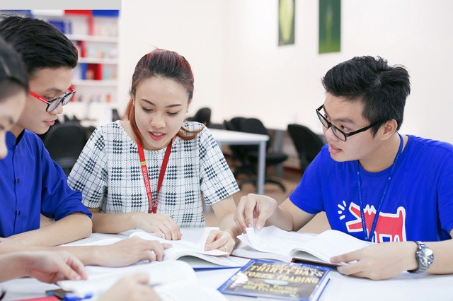 Lắng nghe và chia sẻ với học sinh