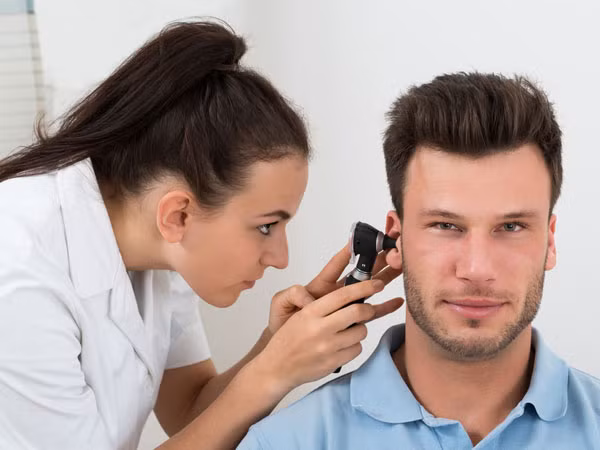 Màu của ráy tai báo hiệu những bất thường về tình trạng sức khỏe