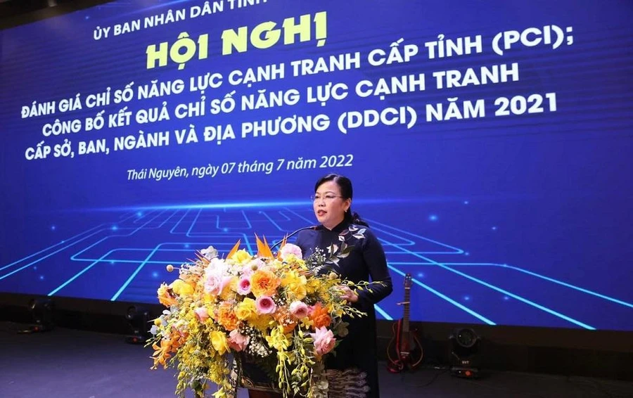 bà Nguyễn Thanh Hải, Ủy viên BCH Trung ương Đảng, Bí thư Tỉnh ủy, Trưởng Đoàn ĐBQH tỉnh phát biểu tại Hội nghị.