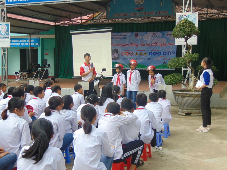 Tuyên truyền Luật Giao thông đường bộ.