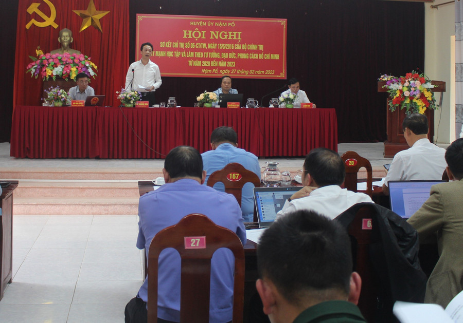 Quang cảnh hội nghị sơ kết tại huyện Nậm Pồ. Quang cảnh hội nghị sơ kết tại huyện Nậm Pồ.