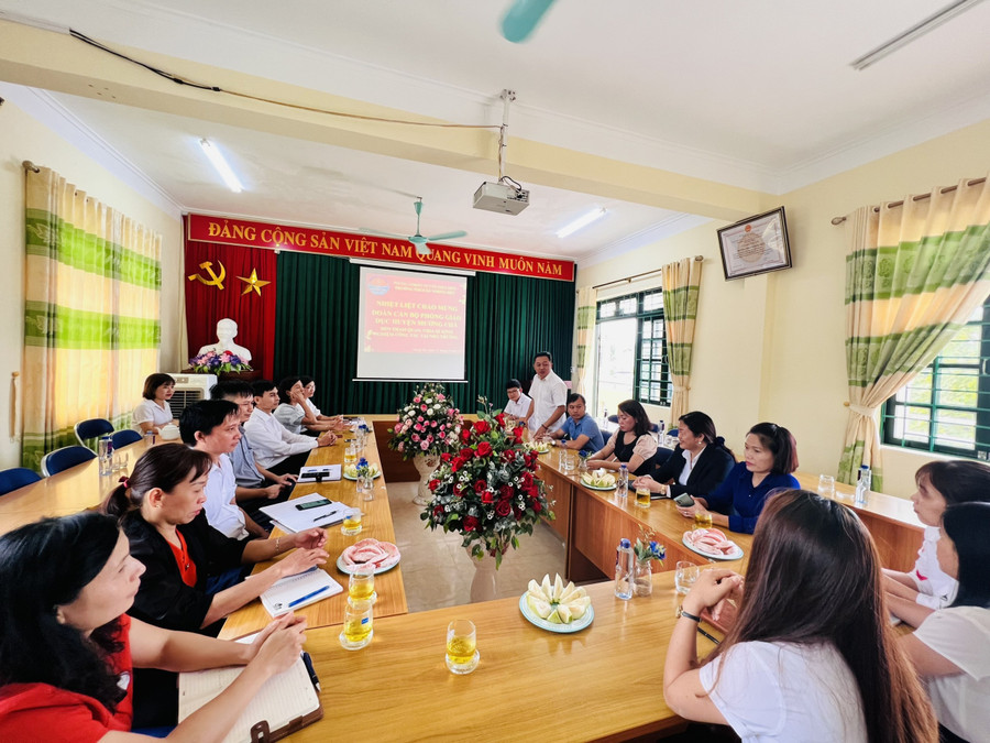 Trao đổi kinh nghiệm với Phòng GD&ĐT huyện Mường Chà (Điện Biên). Trao đổi kinh nghiệm với Phòng GD&ĐT huyện Mường Chà (Điện Biên).
