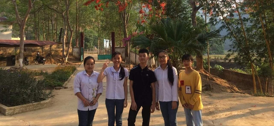 Các em đạt danh hiệu học sinh giỏi lớp 9 năm học 2018 - 2019.