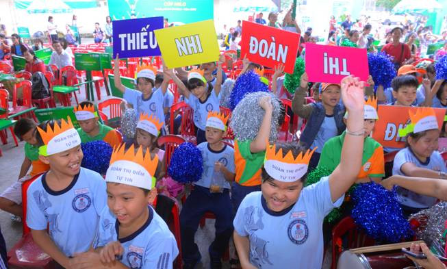 Sự hào hứng của các em học sinh trước giờ tranh tài Sự hào hứng của các em học sinh trước giờ tranh tài