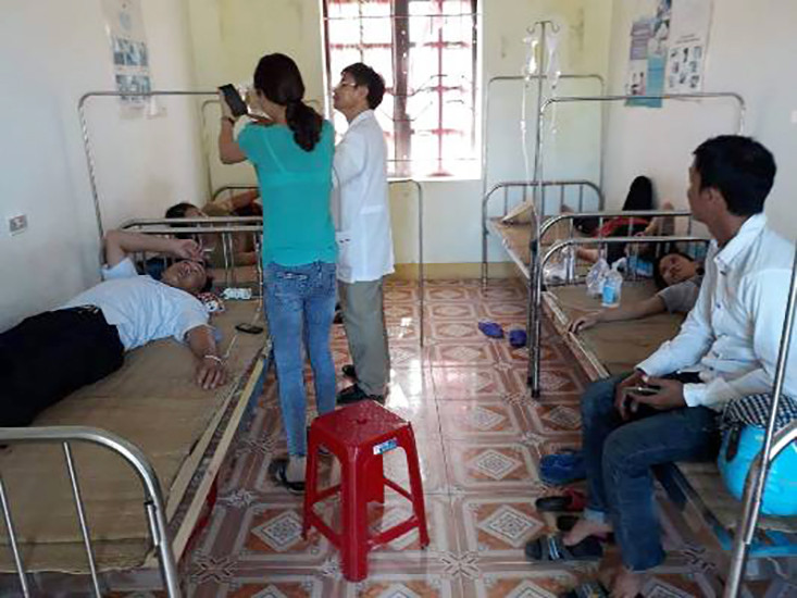 Khói từ bãi rác tràn vào làng khiến nhiều người dân phải đi trạm xá cấp cứu Khói từ bãi rác tràn vào làng khiến nhiều người dân phải đi trạm xá cấp cứu