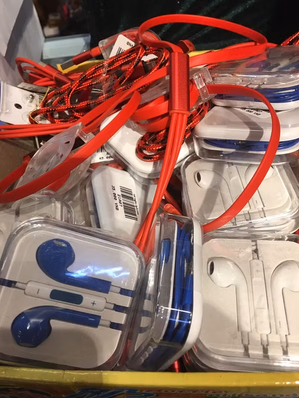 Tai nghe giá rẻ tiềm ẩn nhiều mối nguy hiểm cho đôi tai của bạn cần đặc biệt tránh. 