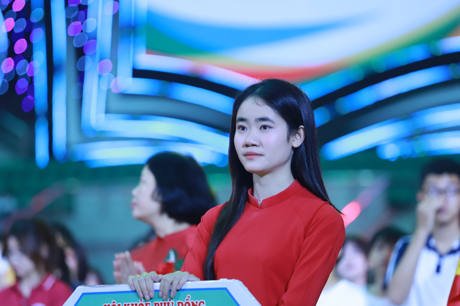 Đoàn vận động viên Trường THPT A Thanh Liêm góp mặt tại lễ khai mạc.