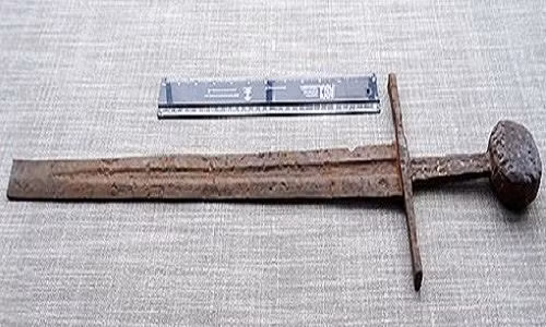 Tìm thấy thanh kiếm 800 năm nghi của hiệp sĩ Đền Thánh