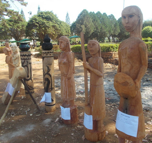 Tượng nhà mồ một nét đặc sắc trong lễ bỏ mã