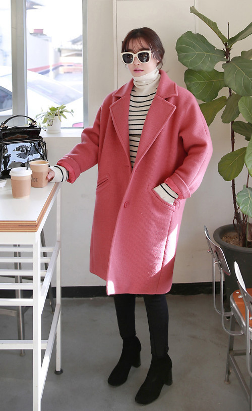 Thay vì cách tạo điểm nhấn bằng những gam màu nóng như đỏ tươi, vàng rực, bạn gái vẫn gây được sự chú ý với set đồ có sắc màu nhẹ nhàng. Thay vì cách tạo điểm nhấn bằng những gam màu nóng như đỏ tươi, vàng rực, bạn gái vẫn gây được sự chú ý với set đồ có sắc màu nhẹ nhàng.