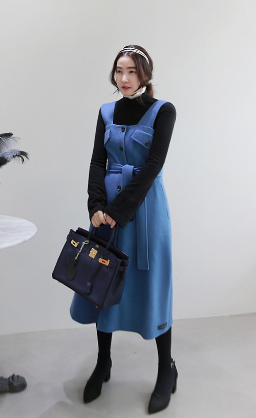 Gam xanh dịu mắt được phối hợp nhịp nhàng cùng các kiểu áo len, váy ka ki, quần vải dạ trên các tông màu đen và xám ghi. Gam xanh dịu mắt được phối hợp nhịp nhàng cùng các kiểu áo len, váy ka ki, quần vải dạ trên các tông màu đen và xám ghi.