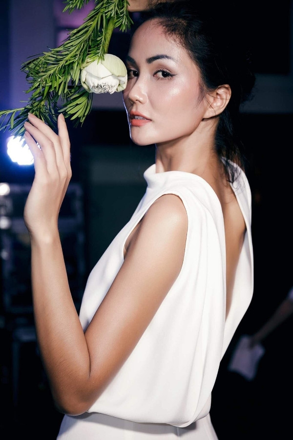 Cận cảnh nhan sắc Tân Hoa hậu Hoàn vũ Việt Nam 2017 H’ Hen Niê 15