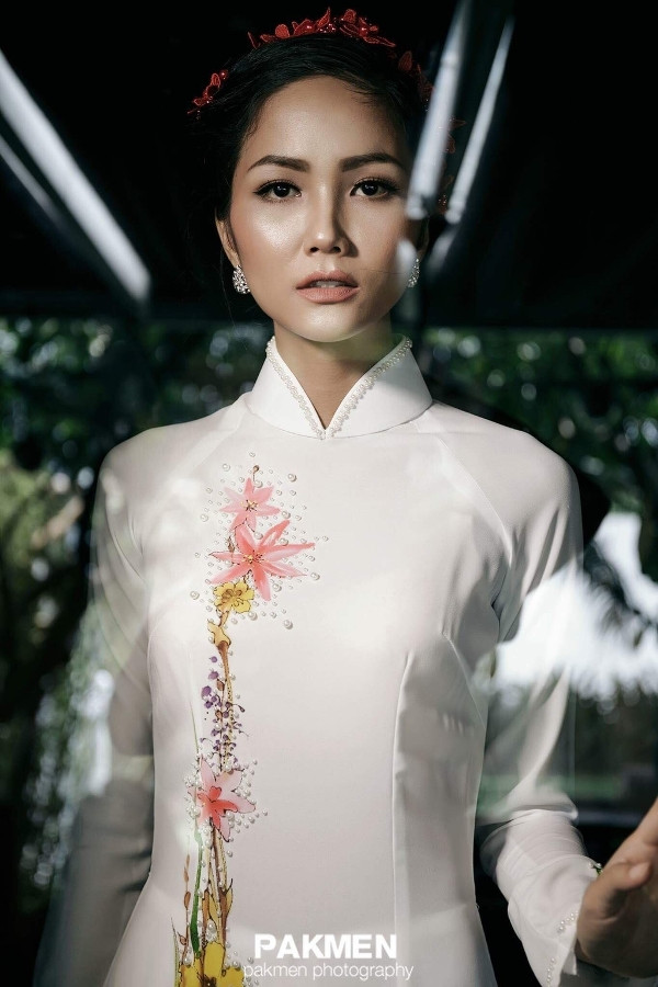 Cận cảnh nhan sắc Tân Hoa hậu Hoàn vũ Việt Nam 2017 H’ Hen Niê 16