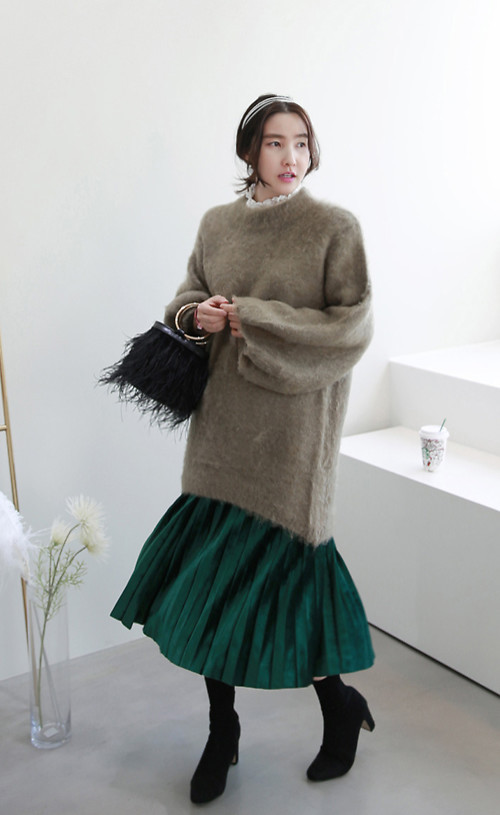 Các nhà mốt thế giới đã bắt đầu tung ra những xu hướng mới cho năm 2018, nhưng hot trend xanh lá vẫn được ưa chuộng. Thêm vào đó cách sử dụng vải dập ly ánh kim sẽ giúp các nàng thêm phần nổi bật. Các nhà mốt thế giới đã bắt đầu tung ra những xu hướng mới cho năm 2018, nhưng hot trend xanh lá vẫn được ưa chuộng. Thêm vào đó cách sử dụng vải dập ly ánh kim sẽ giúp các nàng thêm phần nổi bật.