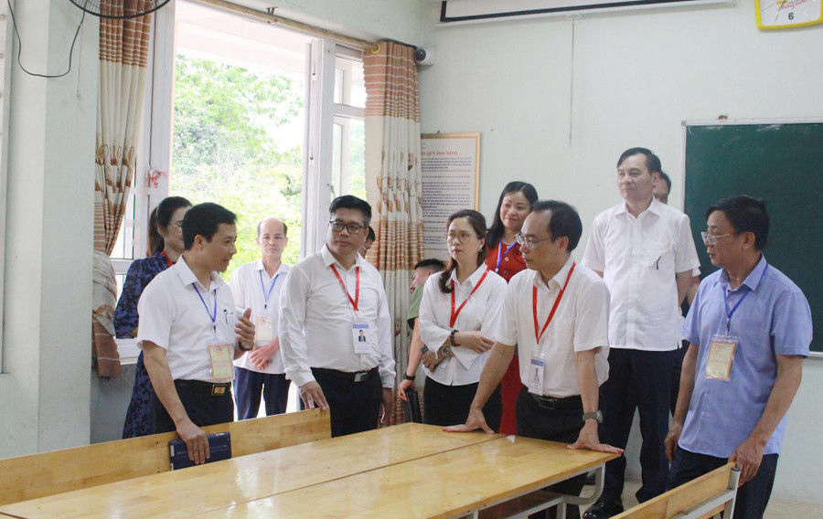 Đoàn Công tác của Bộ GD&ĐT kiểm tra cơ sở vật chất tại trường THPT Lương Ngọc Quyến, điểm chấm thi tốt nghiệp THPT năm 2023. Đoàn Công tác của Bộ GD&ĐT kiểm tra cơ sở vật chất tại trường THPT Lương Ngọc Quyến, điểm chấm thi tốt nghiệp THPT năm 2023.
