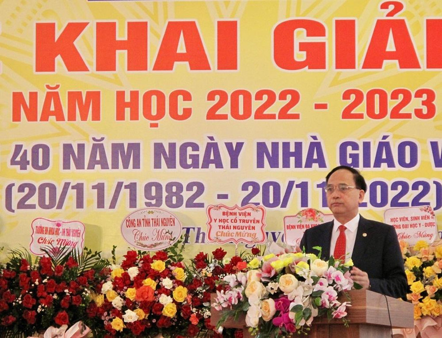 TS Phạm Văn Tác, Phó chủ tịch Hội đồng y khoa quốc gia, Cục trưởng Cục khoa học công nghệ và đào tạo Bộ Y tế.