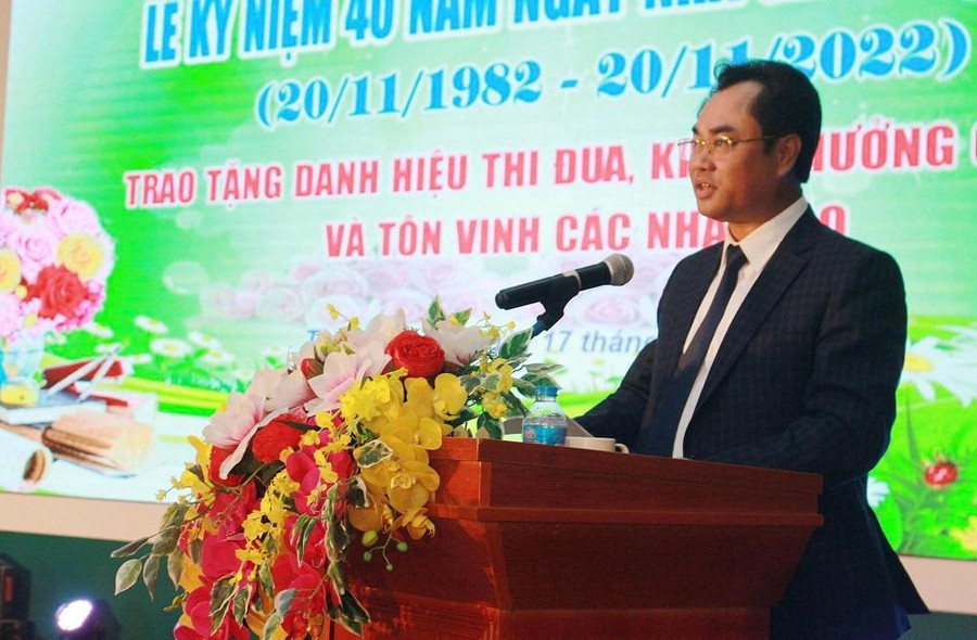 Ông Trịnh Việt Hùng, Phó Bí thư Tỉnh ủy, Chủ tịch UBND tỉnh Thái Nguyên phát biểu tại buổi lễ. Ông Trịnh Việt Hùng, Phó Bí thư Tỉnh ủy, Chủ tịch UBND tỉnh Thái Nguyên phát biểu tại buổi lễ.