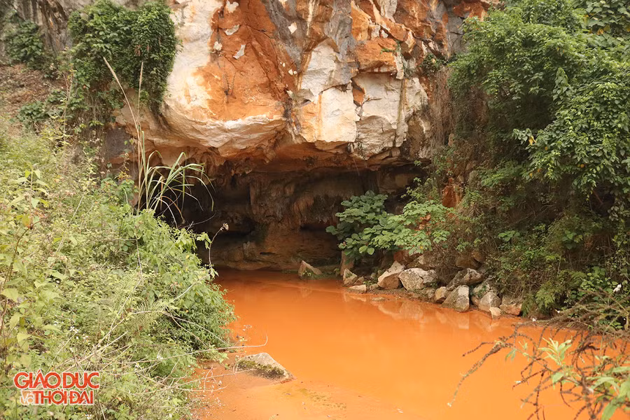 Sông Nậm Tôn chảy ngầm qua nhiều dãy núi, hang karst ở xã Châu Hồng, Châu Tiến trước khi đến xã Liên Hợp. Ảnh: Phạm Tâm