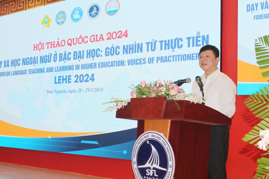 PGS.TS Hoàng Văn Hùng, Giám đốc Đại học Thái Nguyên phát biểu tại hội thảo.