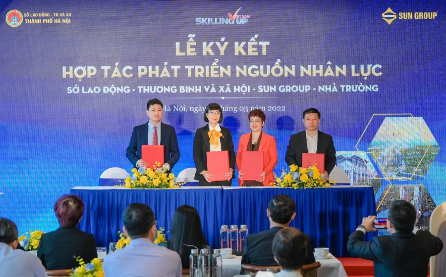 Lễ ký kết hợp tác của trường với Tập đoàn Sun Group